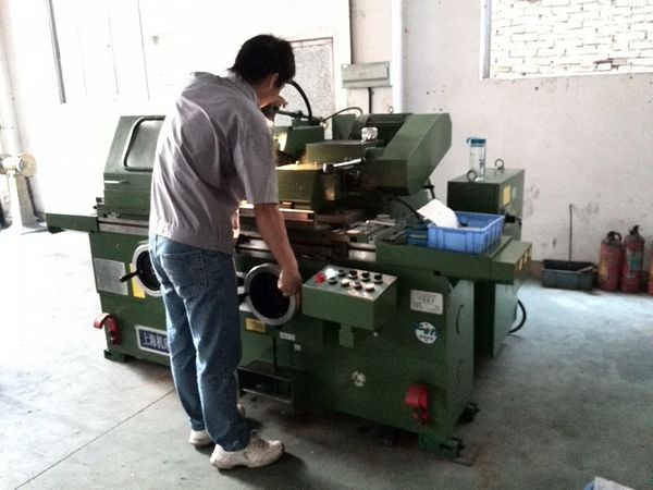 6外圆磨床External cylindrical grinder.jpg