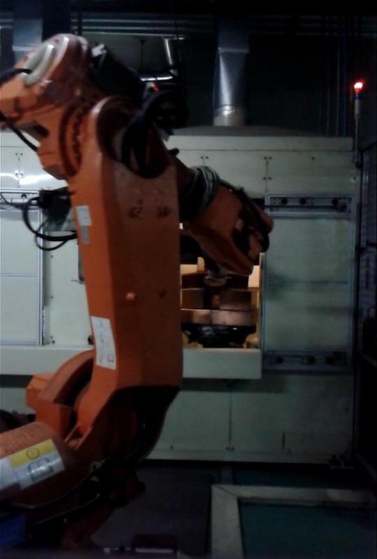 Compressor body circumference welding robot