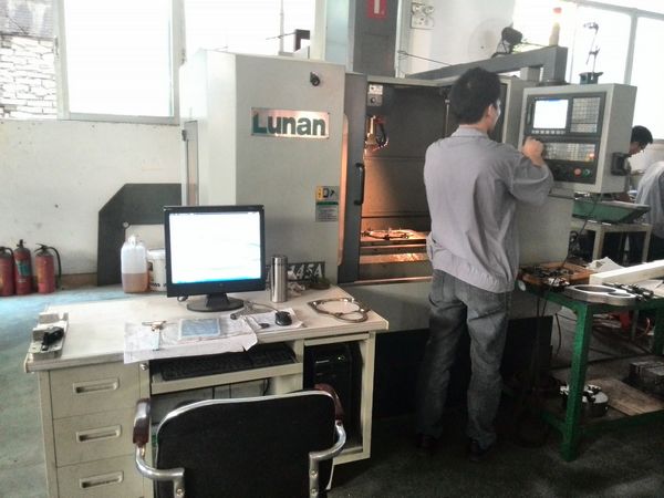 1加工中心CNC process center.jpg